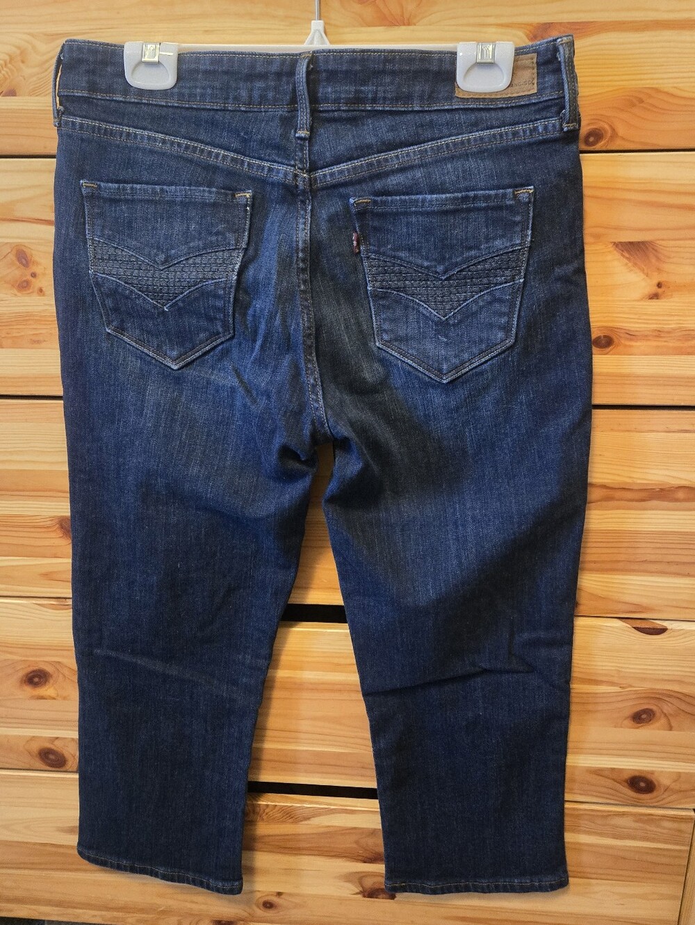 LEVI'S Women’s Dark Wash Demi Curve Classic Capris Jeans. Size 10. - Picture 2 of 7